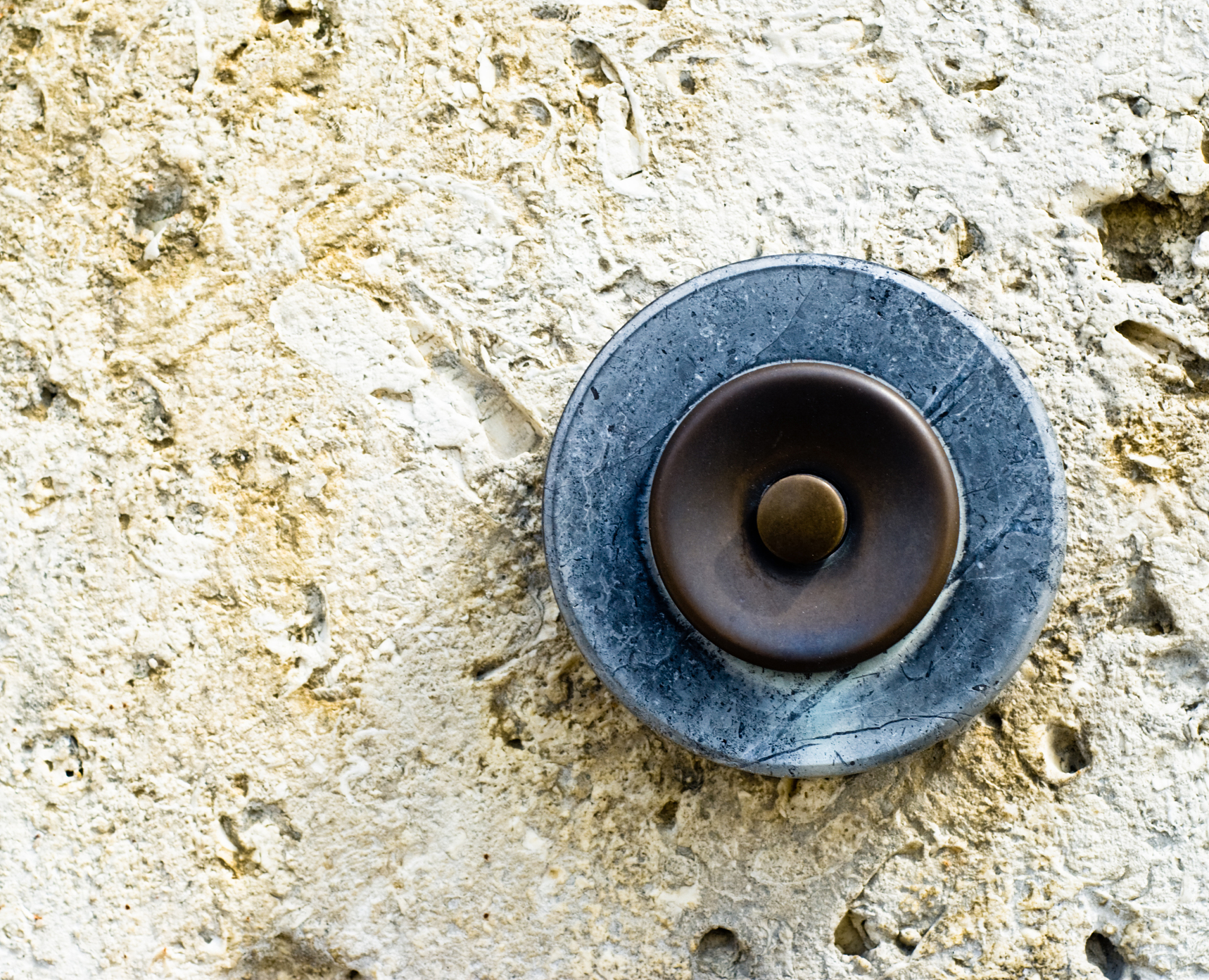 用美式英语写6条关于Anti-Theft Blinks Doorbell Mount Video Doorbell Mount For Apartments Door Adjustables 45° Left And Right Doorbell Angle Mount No Need To Drill的好评以及其好评标题。结果格式为标题：好评内容。两条结果之间不能有空行。