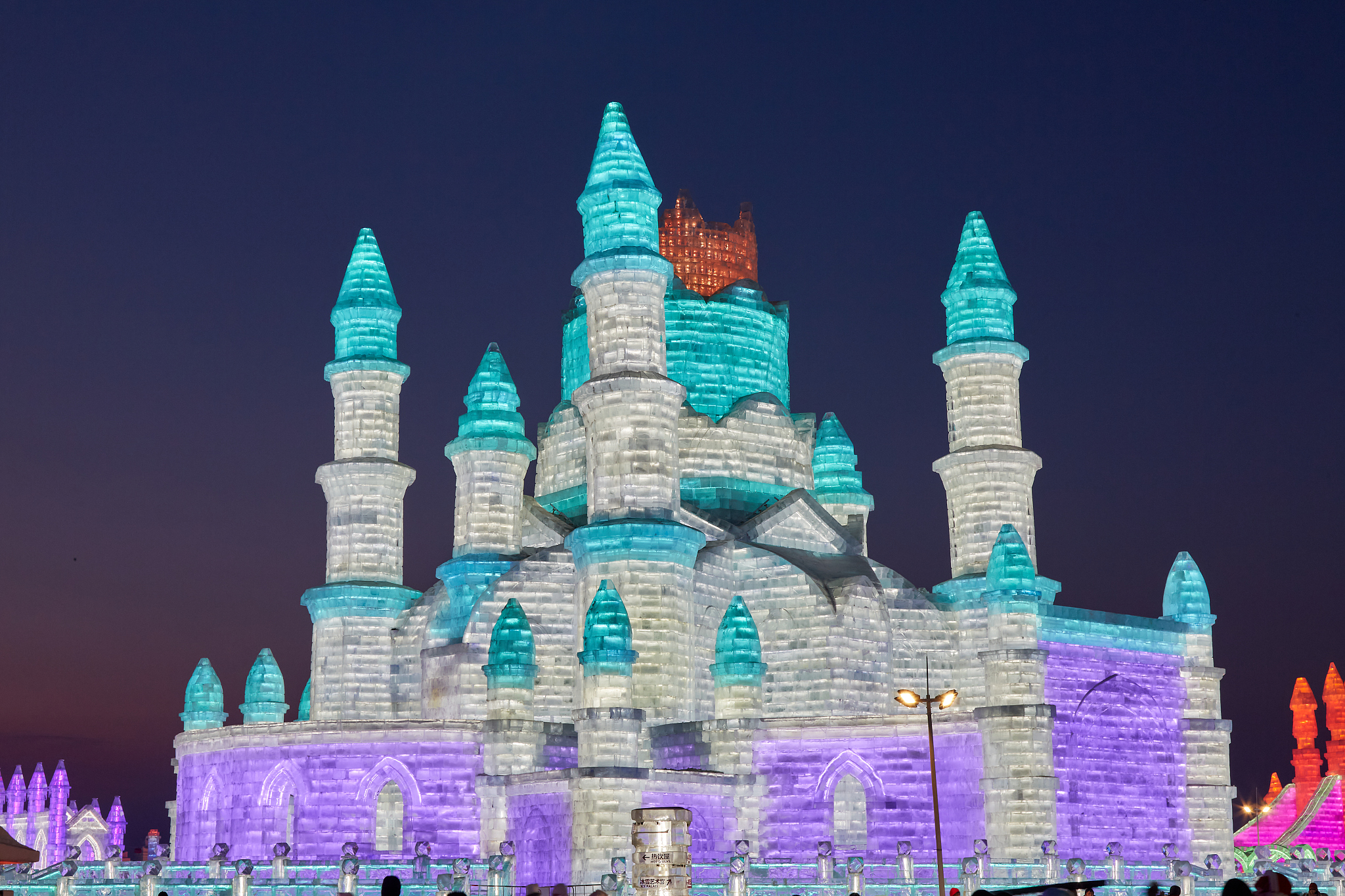 哈尔滨旅游攻略：探秘冰雪节、品尝美食、感受历史与自然