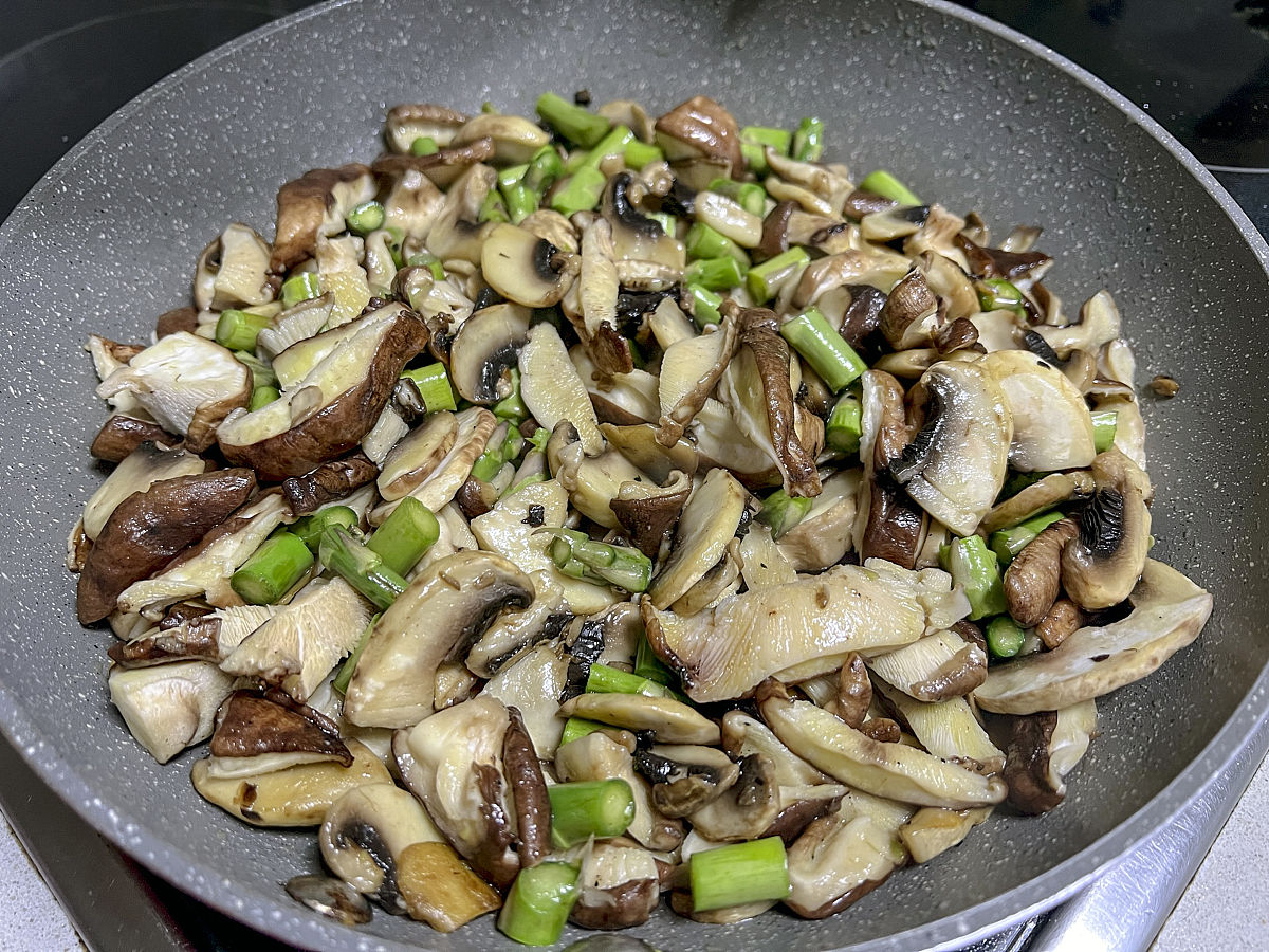 请帮我写1篇650字的博客文章主题是：蘑菇炒肉的做法