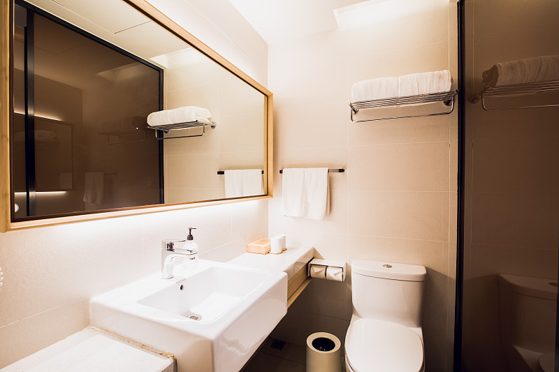 以为什么酒店的浴室都设计成透明的冷知识标题写一篇视频文案