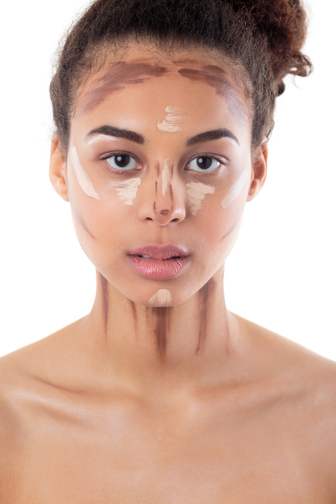 face contouring with makeup for natural look