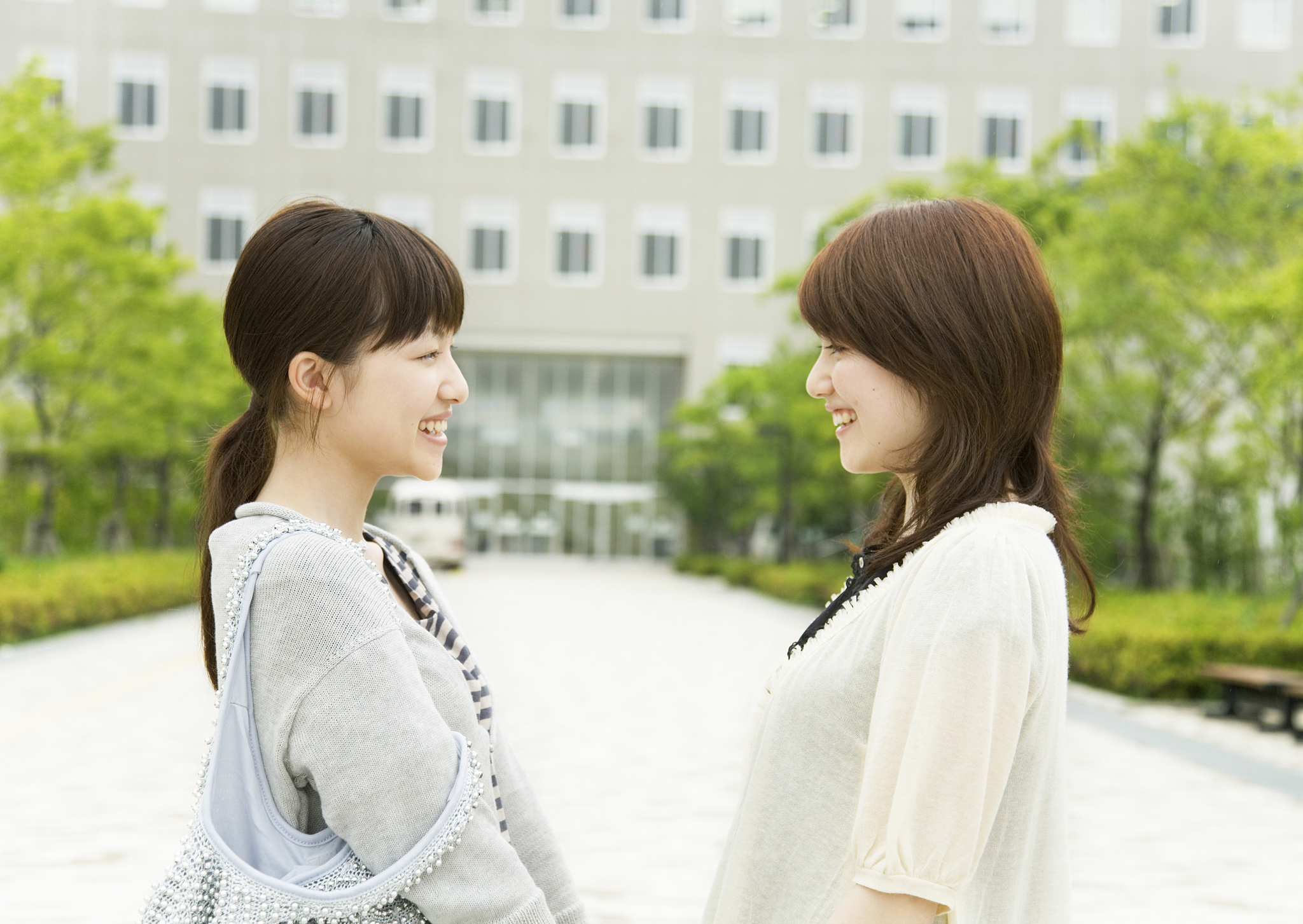 青梅竹马，高中暗恋，大学异地，终成眷属：一个关于爱情的暖心故事