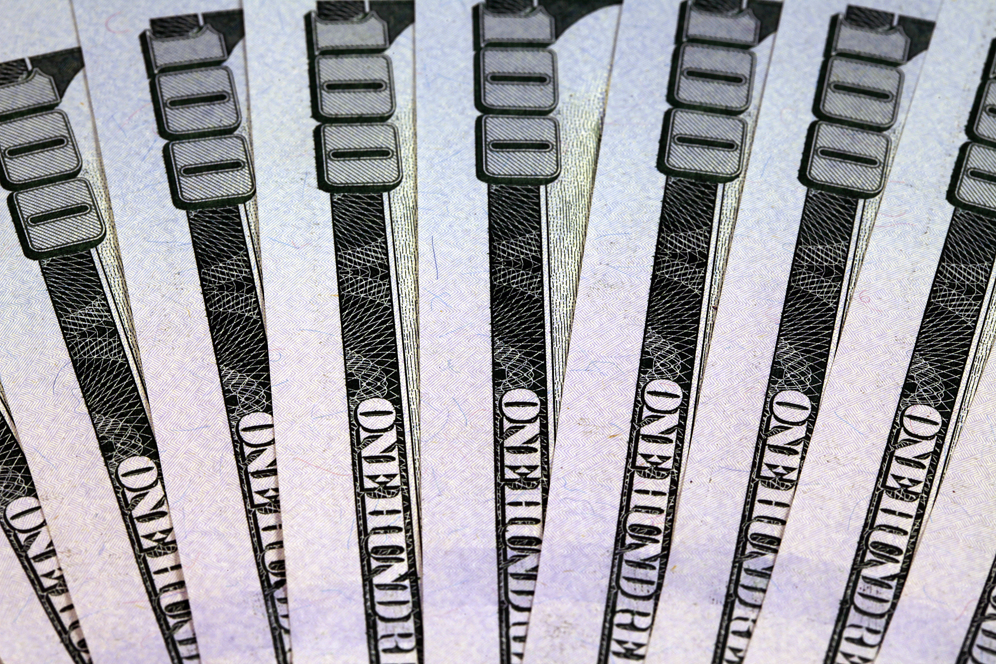 影响电感的线圈参数：匝数、长度、截面积、材料、形状、铁芯、绝缘材料