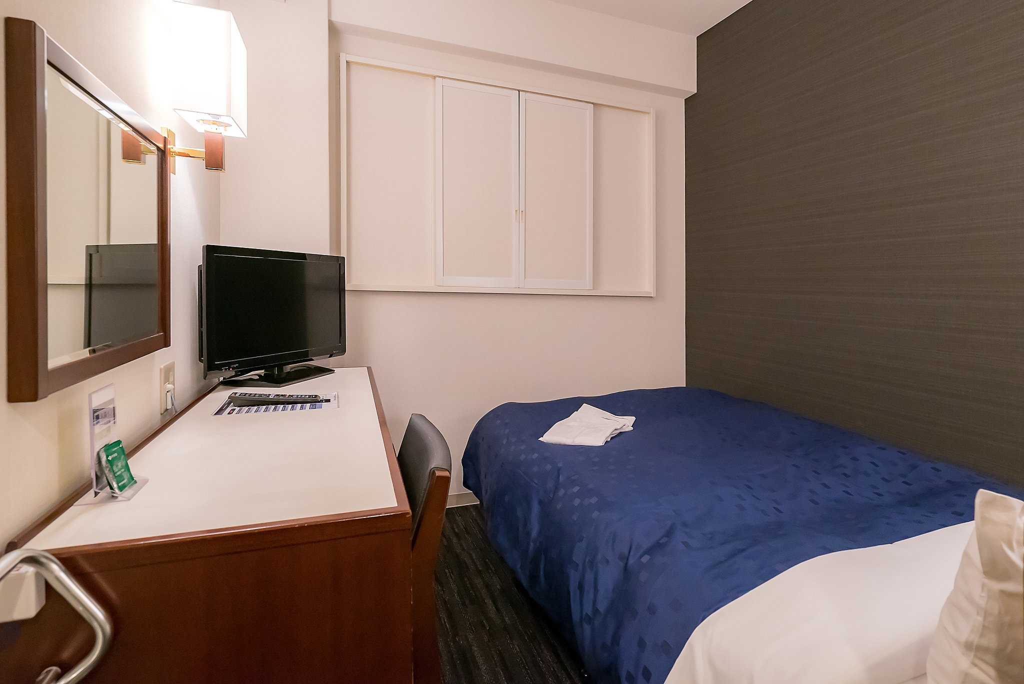 Roommate Wanted - Quiet & Peaceful Apartment - [Your City]