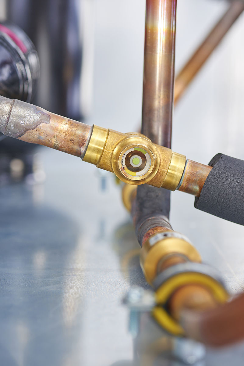 闪电对焊水管接法帮我用200字详细描述