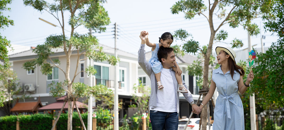 小镇邂逅：一个夏天的浪漫故事