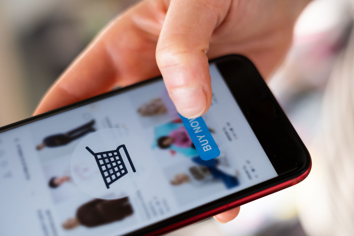 分析打工人的选购手机需求写一篇500字的文章