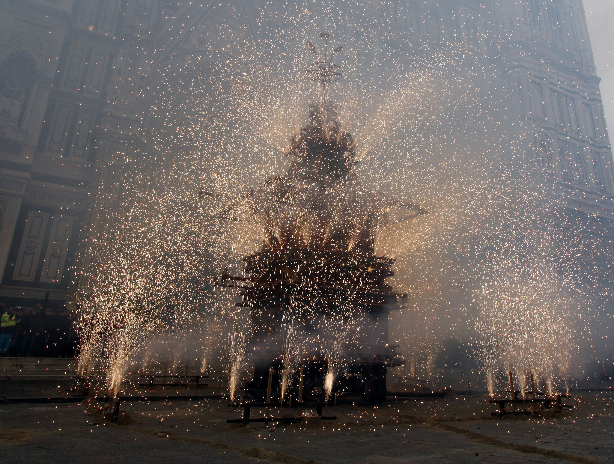 放烟花也能下雨嘛