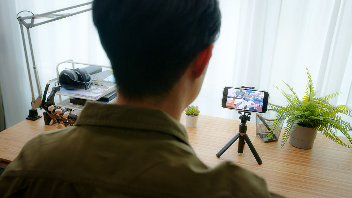 重回现实：一部关于戒除网瘾、回归真实自我的剧本