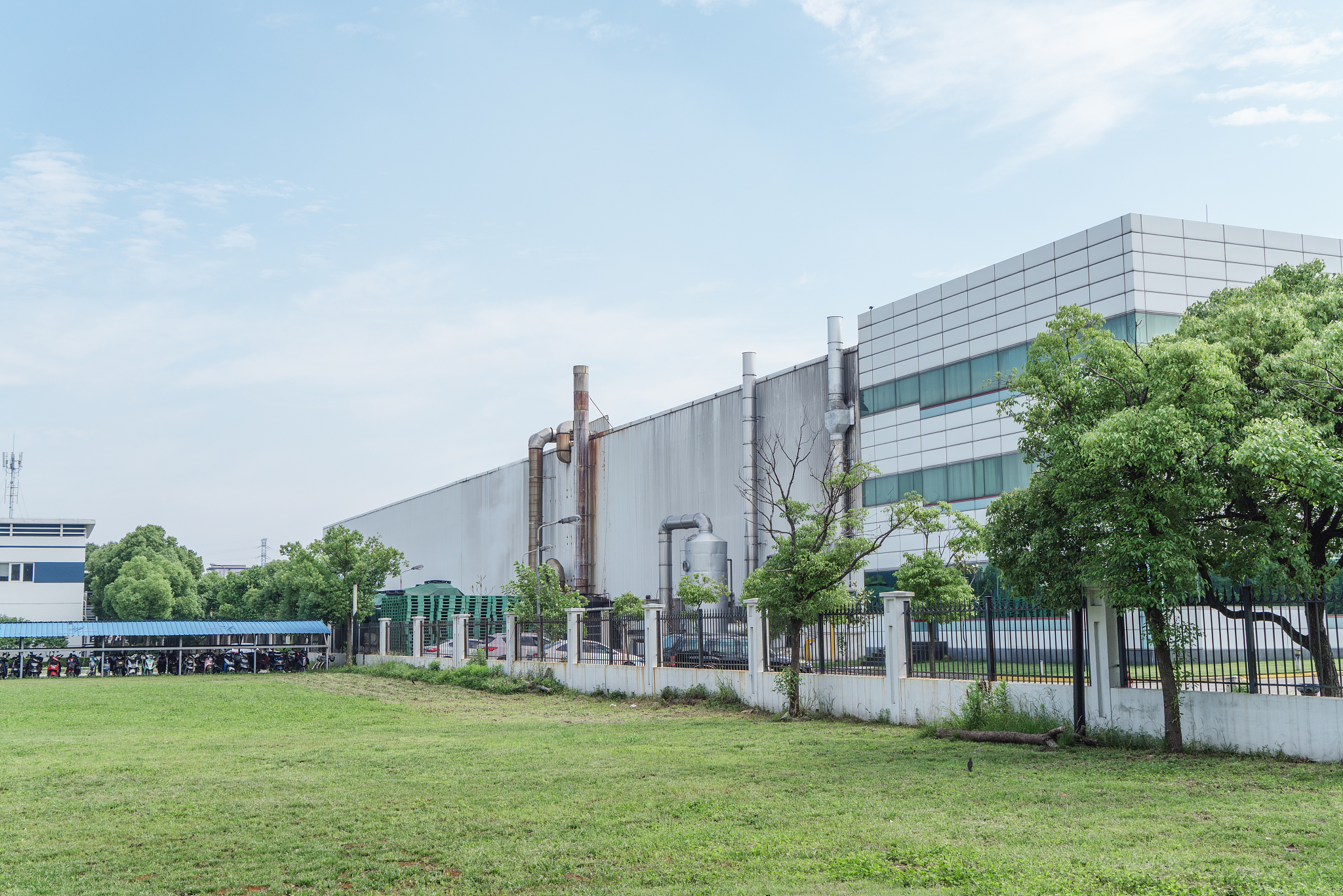请以参观杭州瑞树生化有限公司和杭州清凡新材料有限公司这两家从事化工生产的公司为内容写一份1500个汉字的见习报告