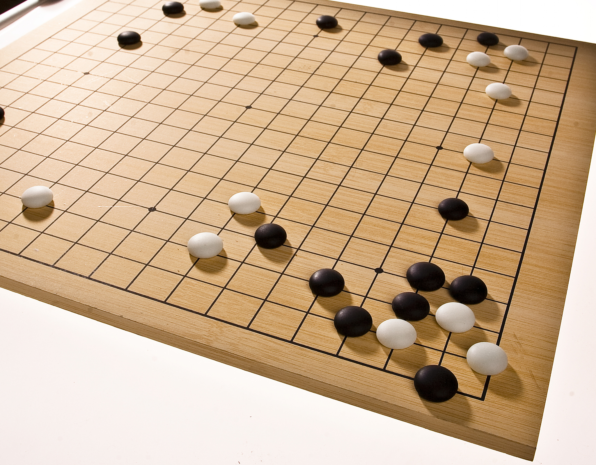 请帮我写1篇650字博客文章主题是：围棋是怎么下的