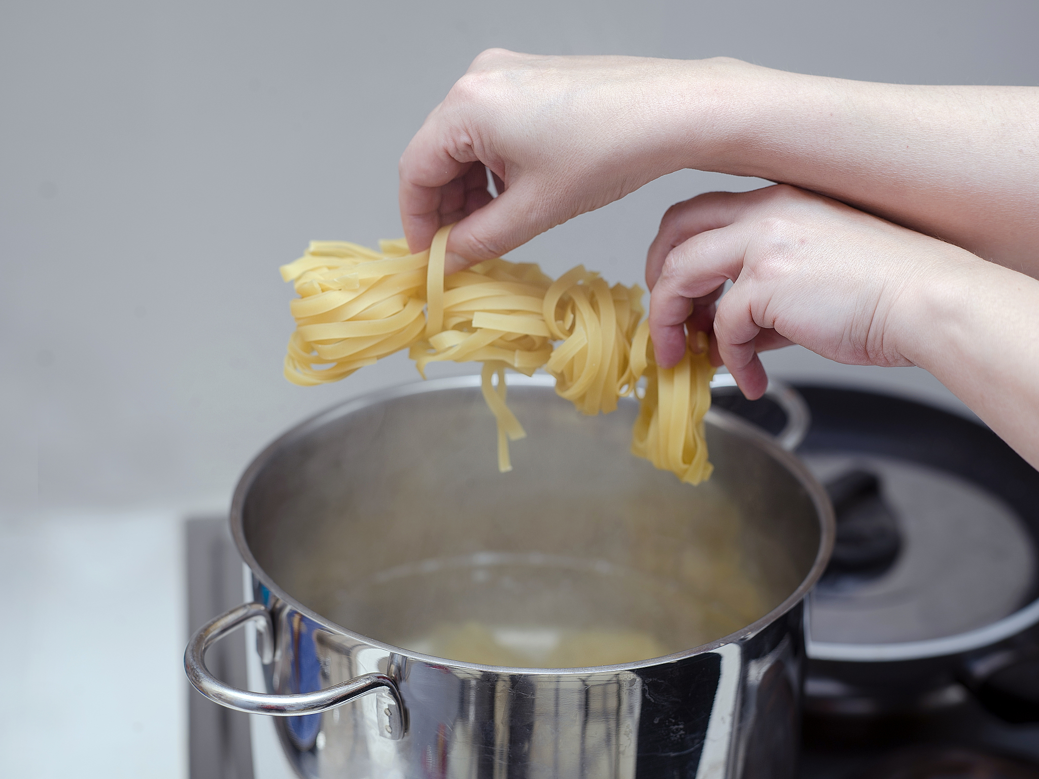 烧水壶煮面条？安全、美味、实用全方位解析！
