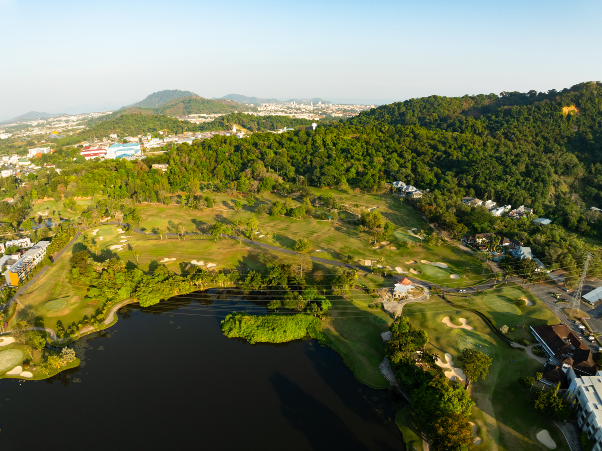 是一个以长寿湖为核心的大型旅游景区