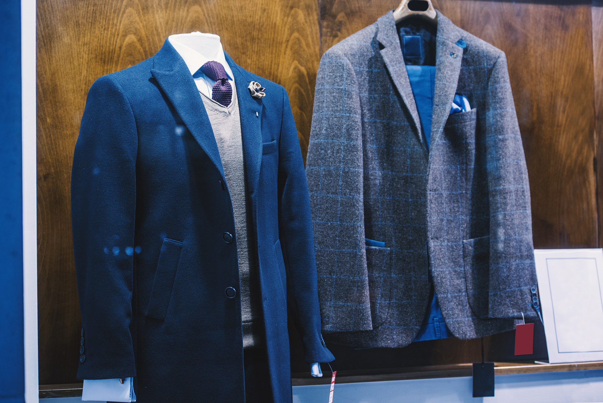 用美式英语写3条关于Men Casual Jacket And Velvet Stand-collar Single-breasted Jacket Coat产品的正面评论。内容附带评论标题评论单词数量小于40个单词。