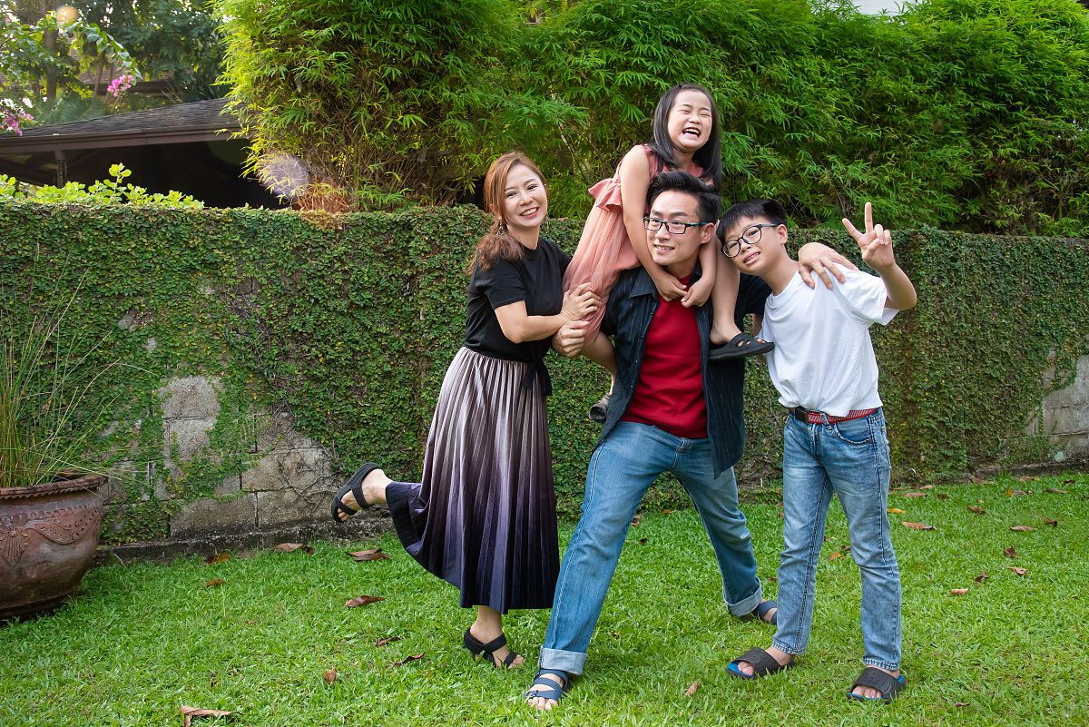 Chinese Friendliness: A Story of Li and Wang