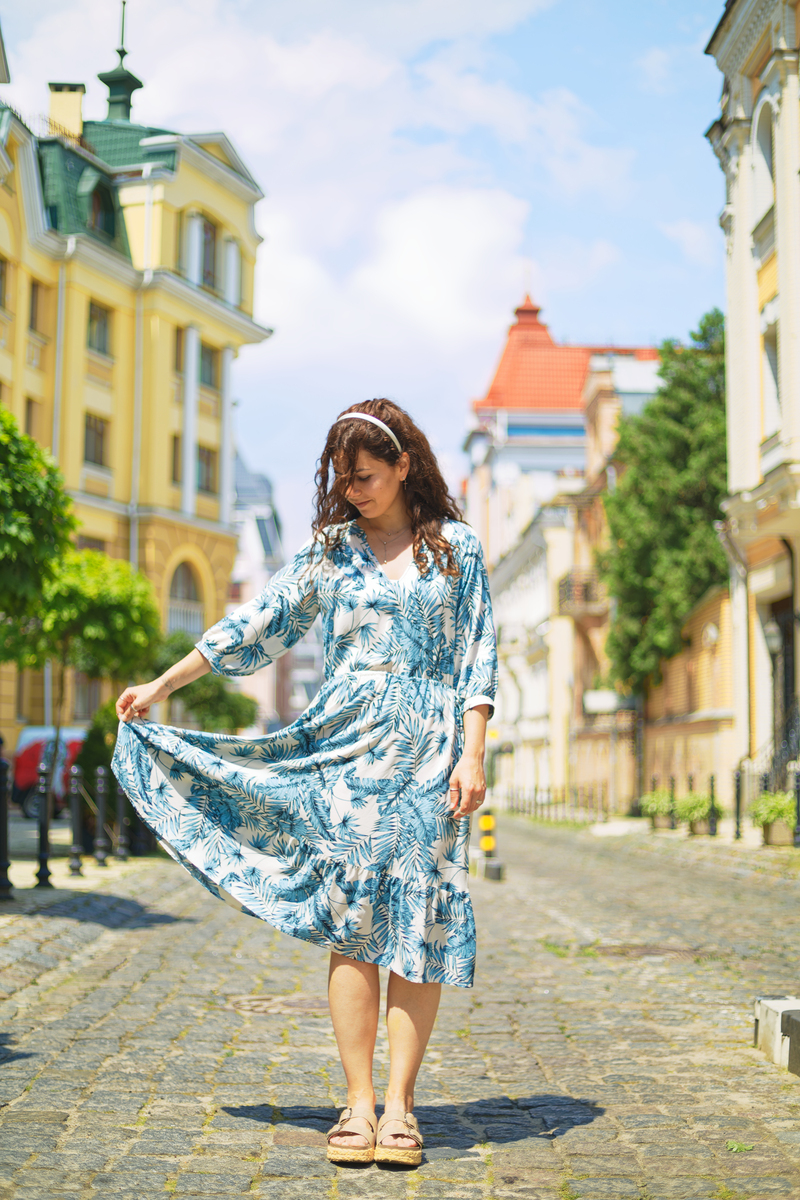 淘宝白色针织碎花连衣裙商品介绍