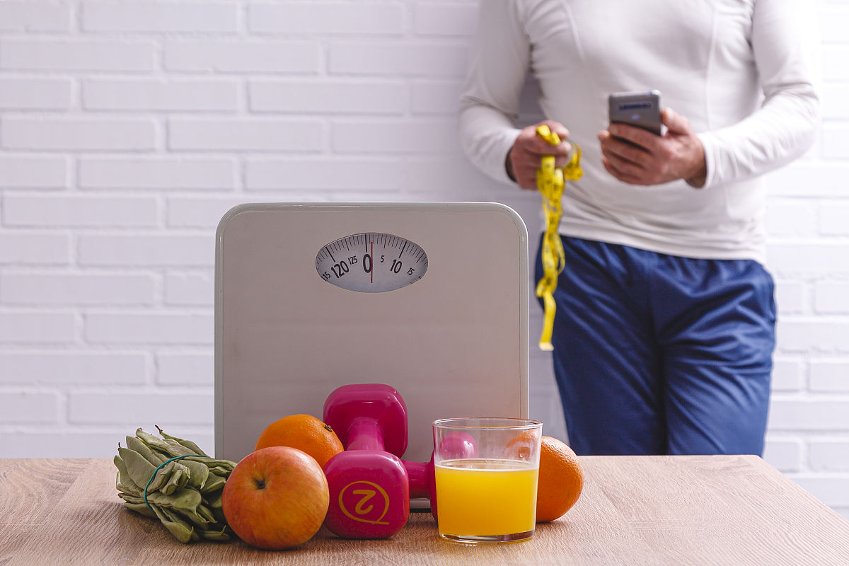 女性骨量偏高原因：骨质增生、骨质疏松等，需及时就诊