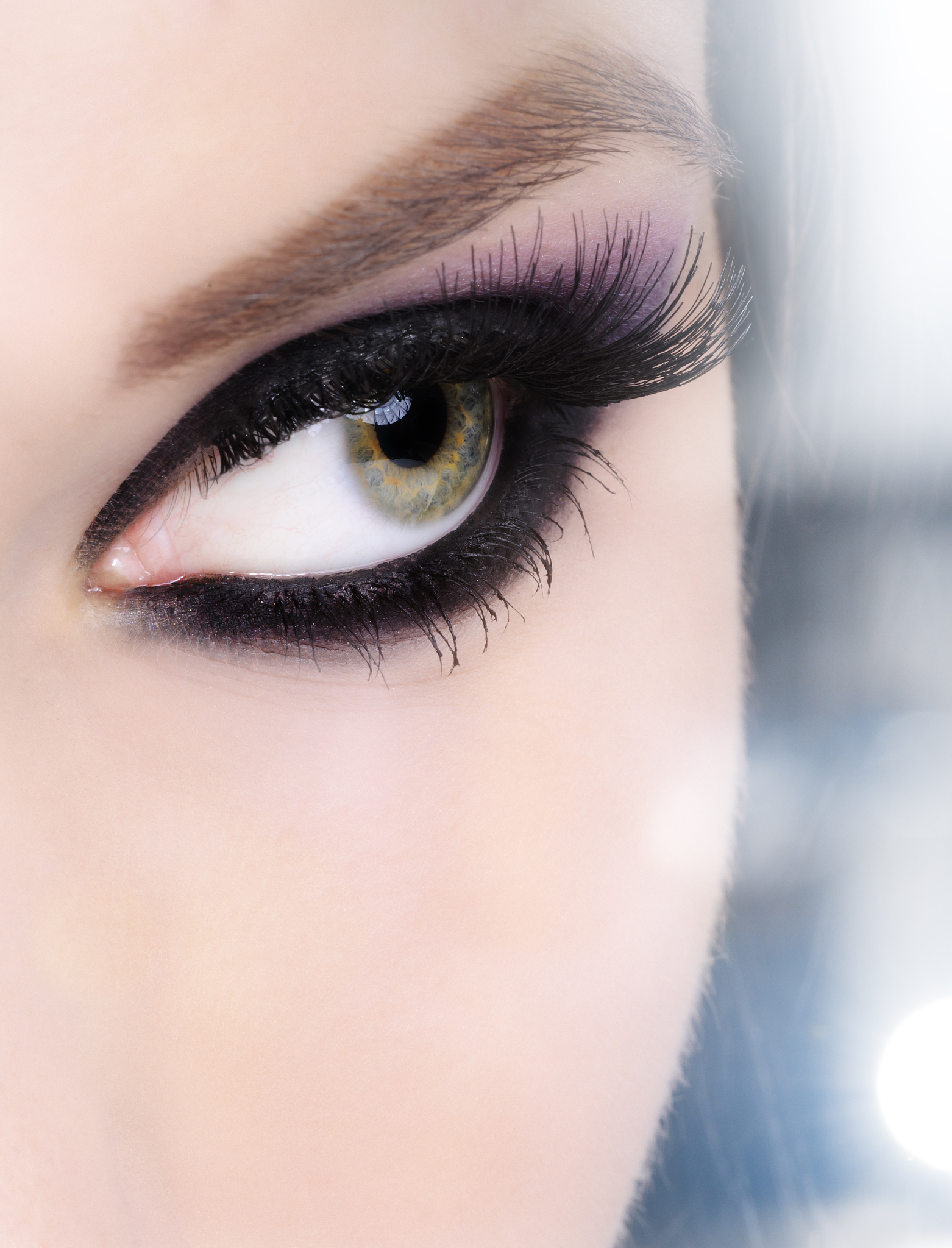 玫琳凯五色眼影盘：打造多种眼型，轻松变美！