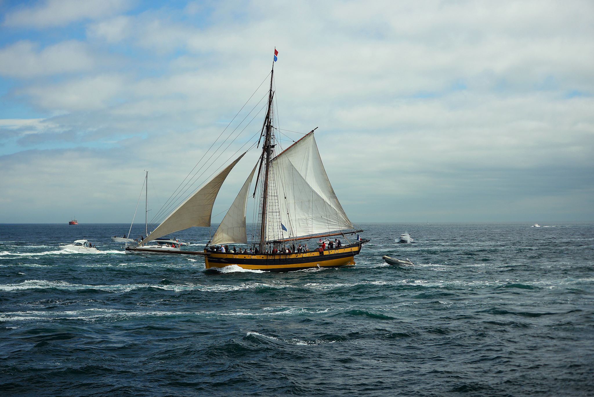bateau à voile dans le golfe du morbihan