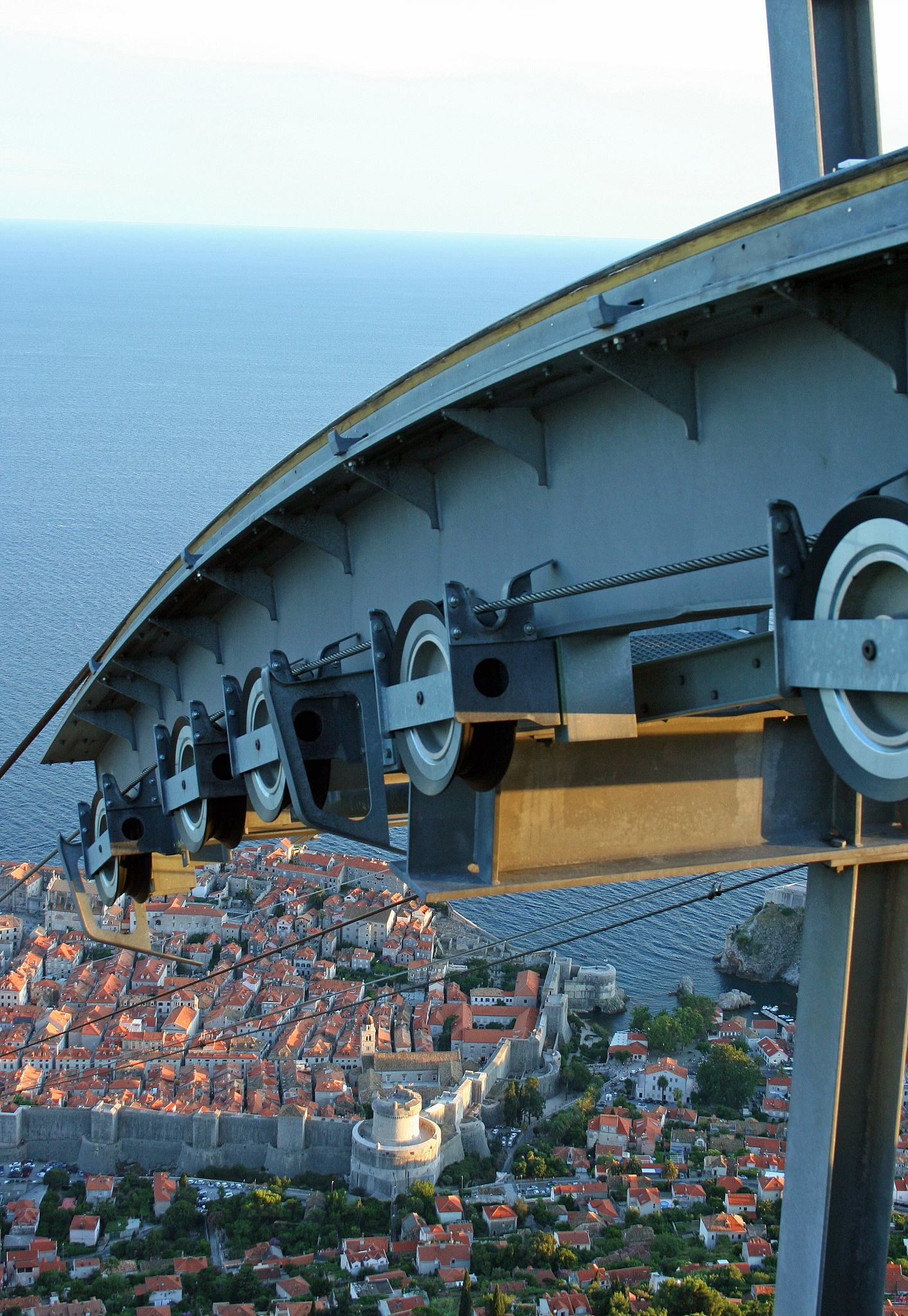 Hull Damage Analysis: Evidence Suggests Common Incident