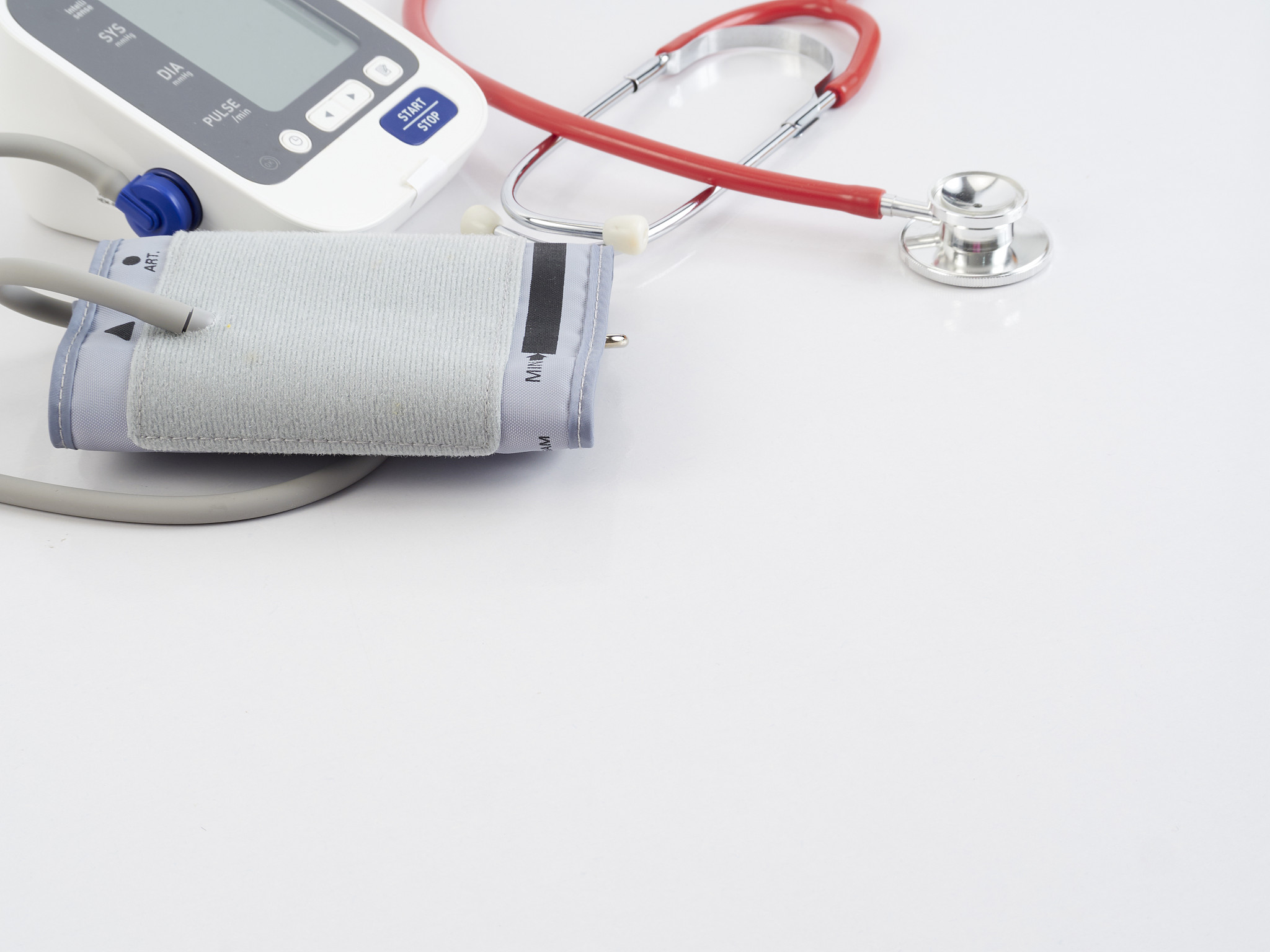 血压仪的组成部件：从袖带到显示屏