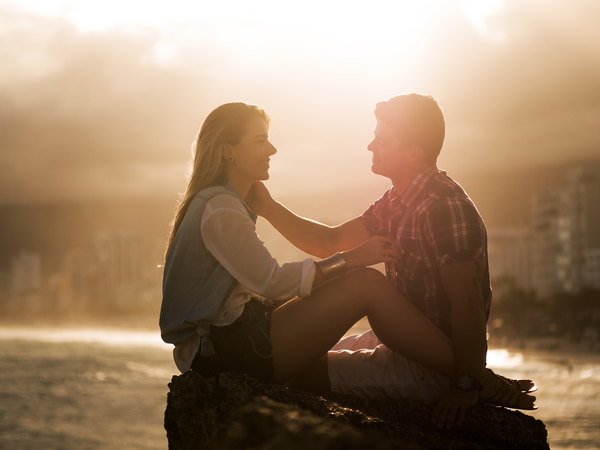 编写一个能吸引女性的情感故事要求写实故事曲折字数5000字。