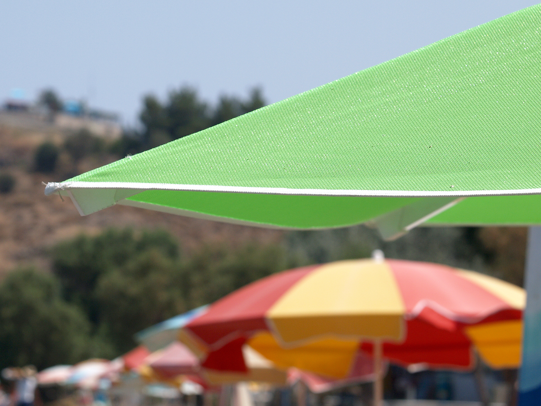 它🈶如此的魔力和颜值控在朋友圈里居然被刷屏夸赞属实好品质好产到哪都会惹人夸赞它遮阳面积大 风雨无阻 一键启动它晴天遮阳可以纳凉 雨天防雨防风安装不占空间独立成时尚遮阳神器 收起来被全盒包住私密又神秘在户外空间舒适静谧 享受舒适生活的宣传别墅花园文案大全