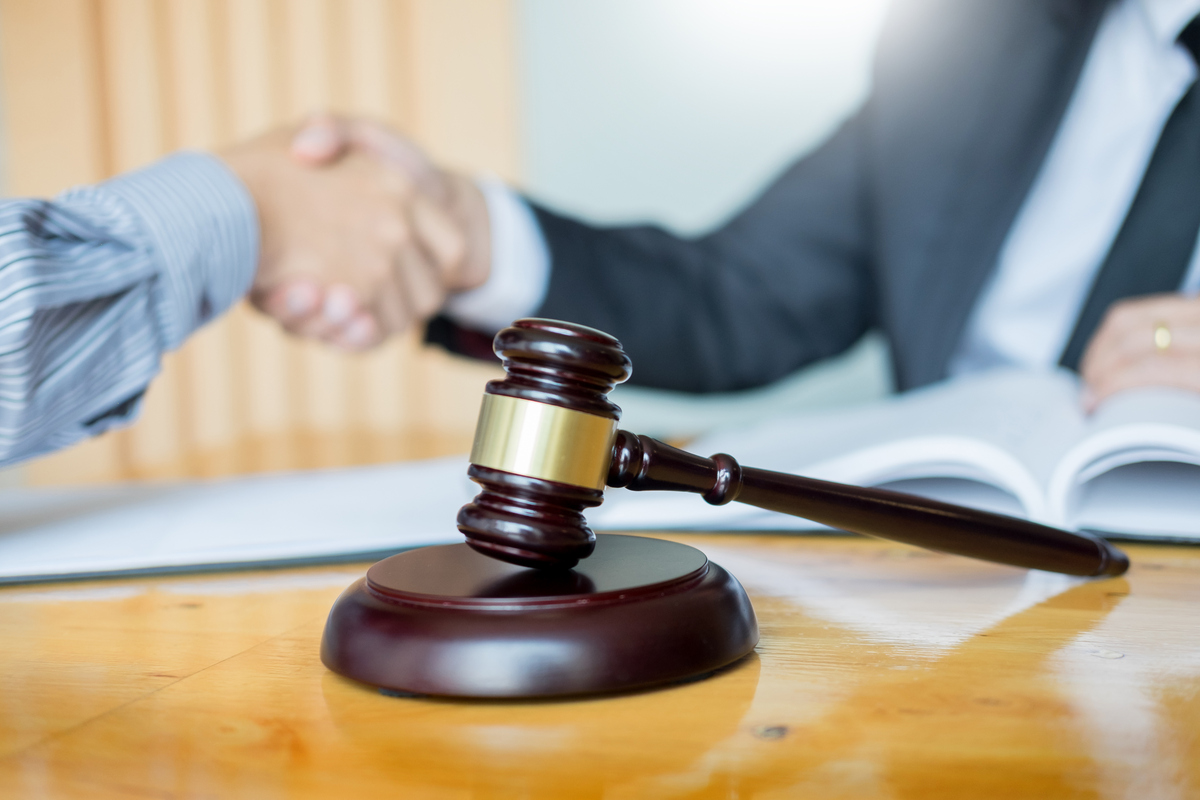 刑事案件律师选择指南：如何找到最适合你的法律守护者
