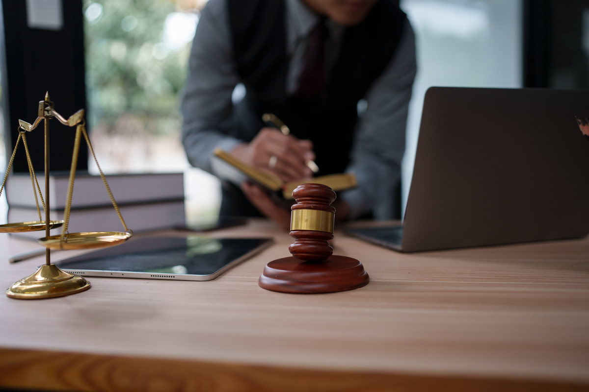 刑事案件律师怎么选?资深律师教你避坑指南 刑事案件律师怎么选?资深律师教你避坑指南