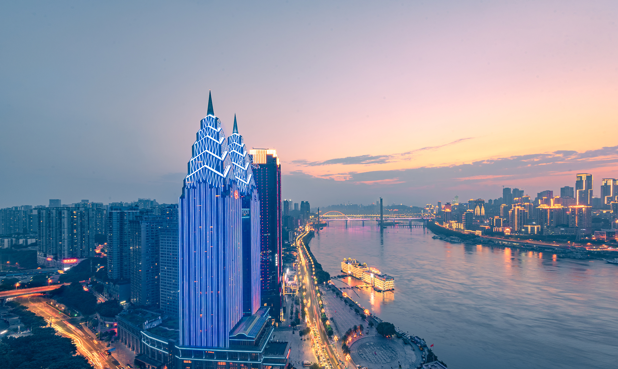 重庆旅游时一两百左右的酒店具体推荐一下