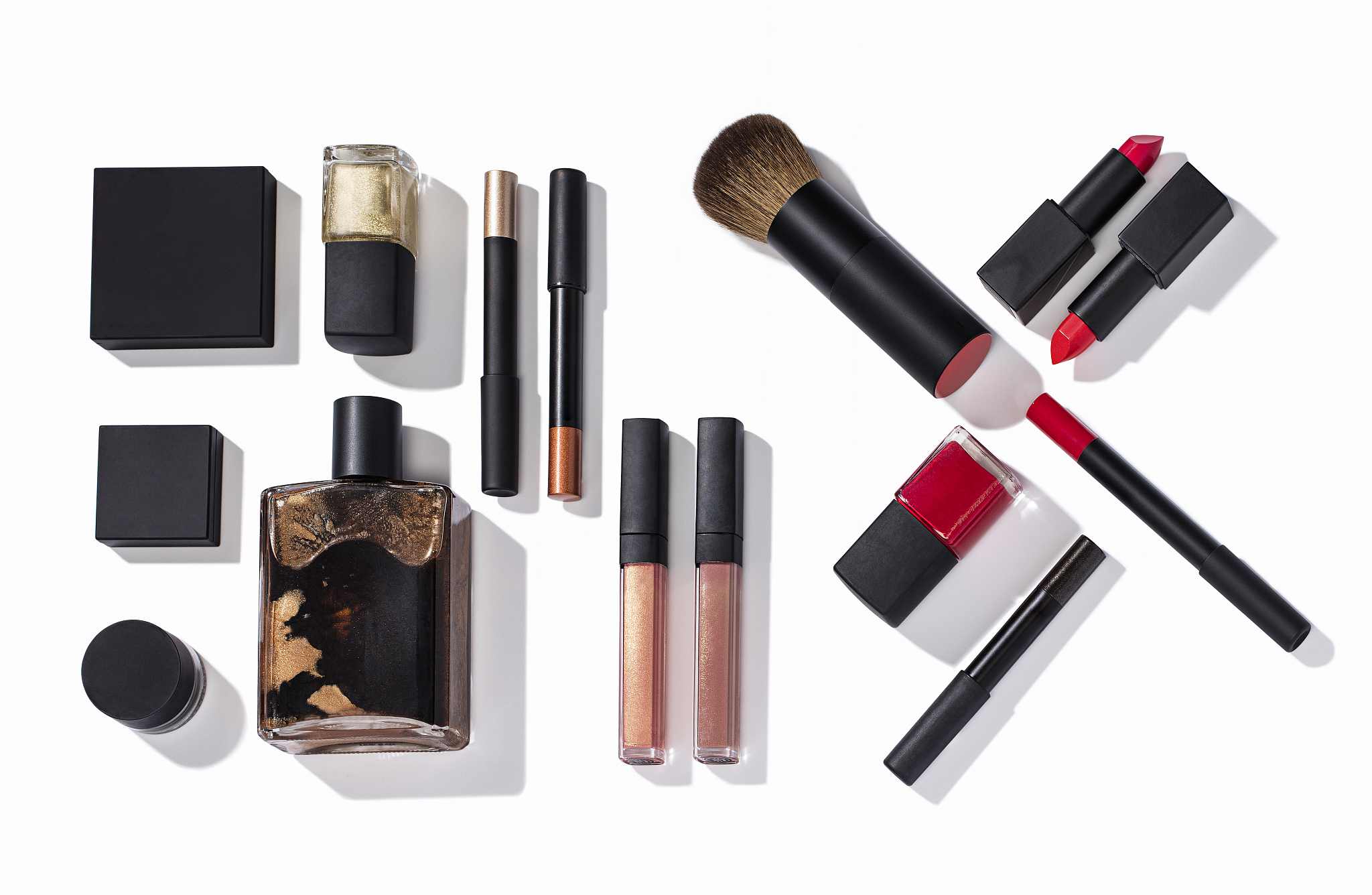 自动唇线笔选购指南：柔和线条VS鲜明线条，如何选择？