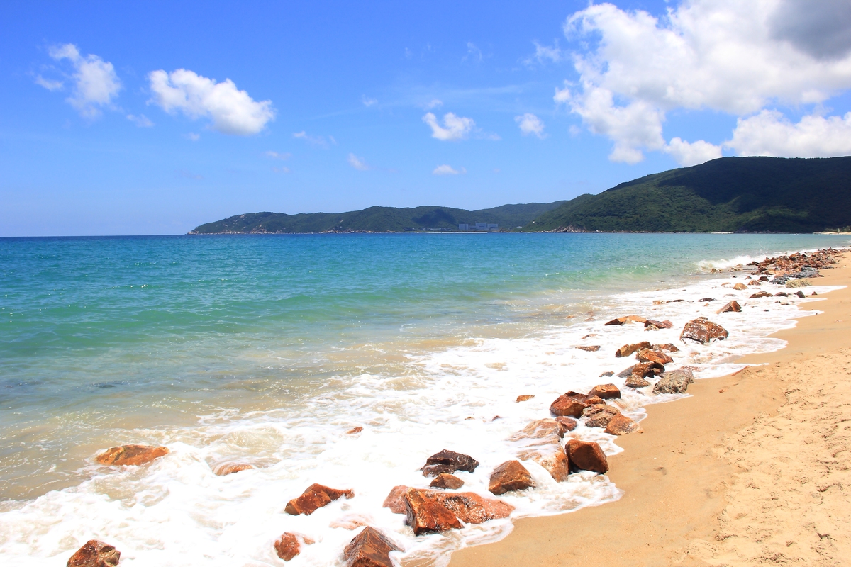 两个人2000块钱去三亚亚龙湾