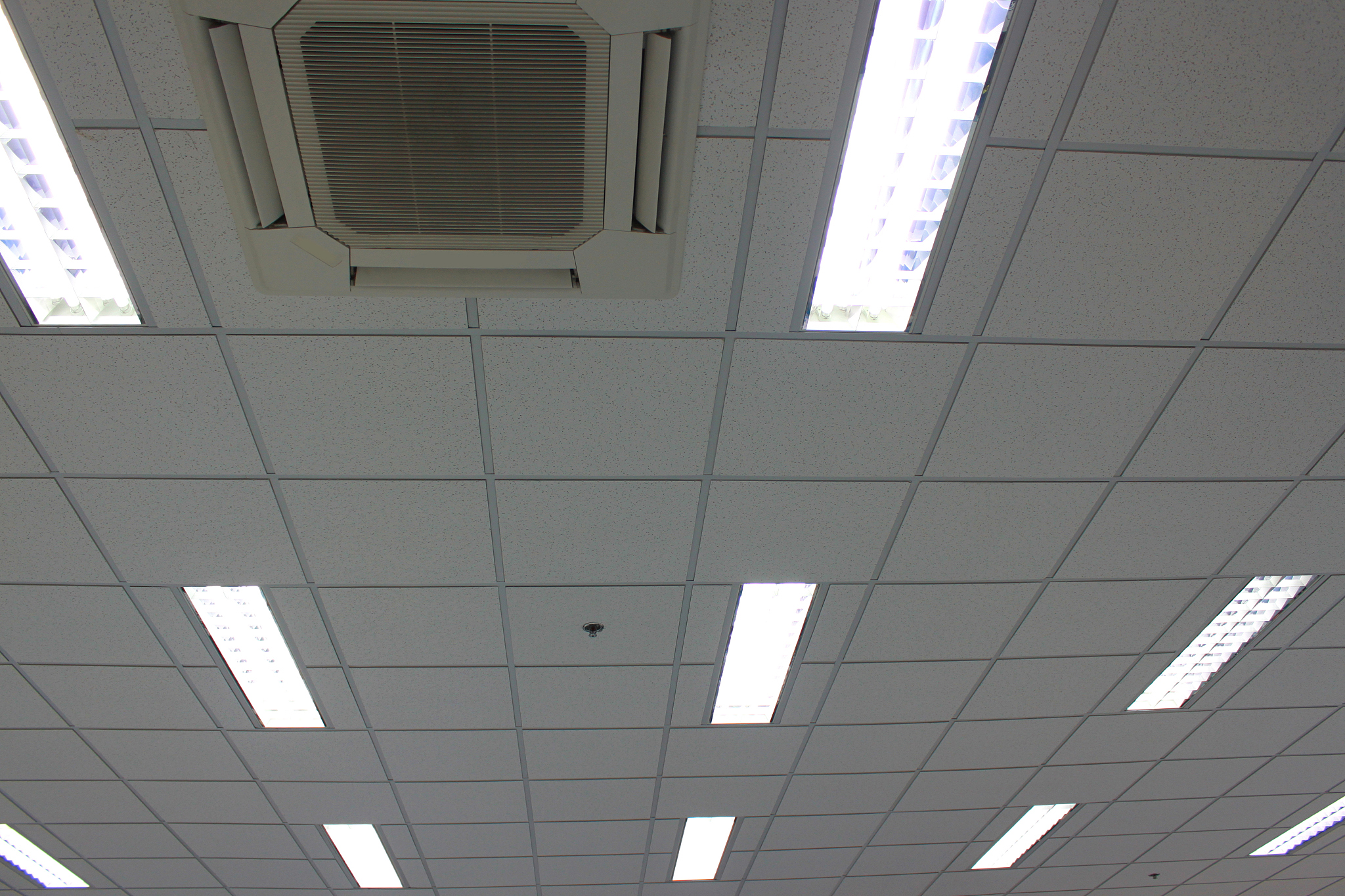 吊顶材料环保问题：PVC、石膏板、铝扣板哪个更安全？