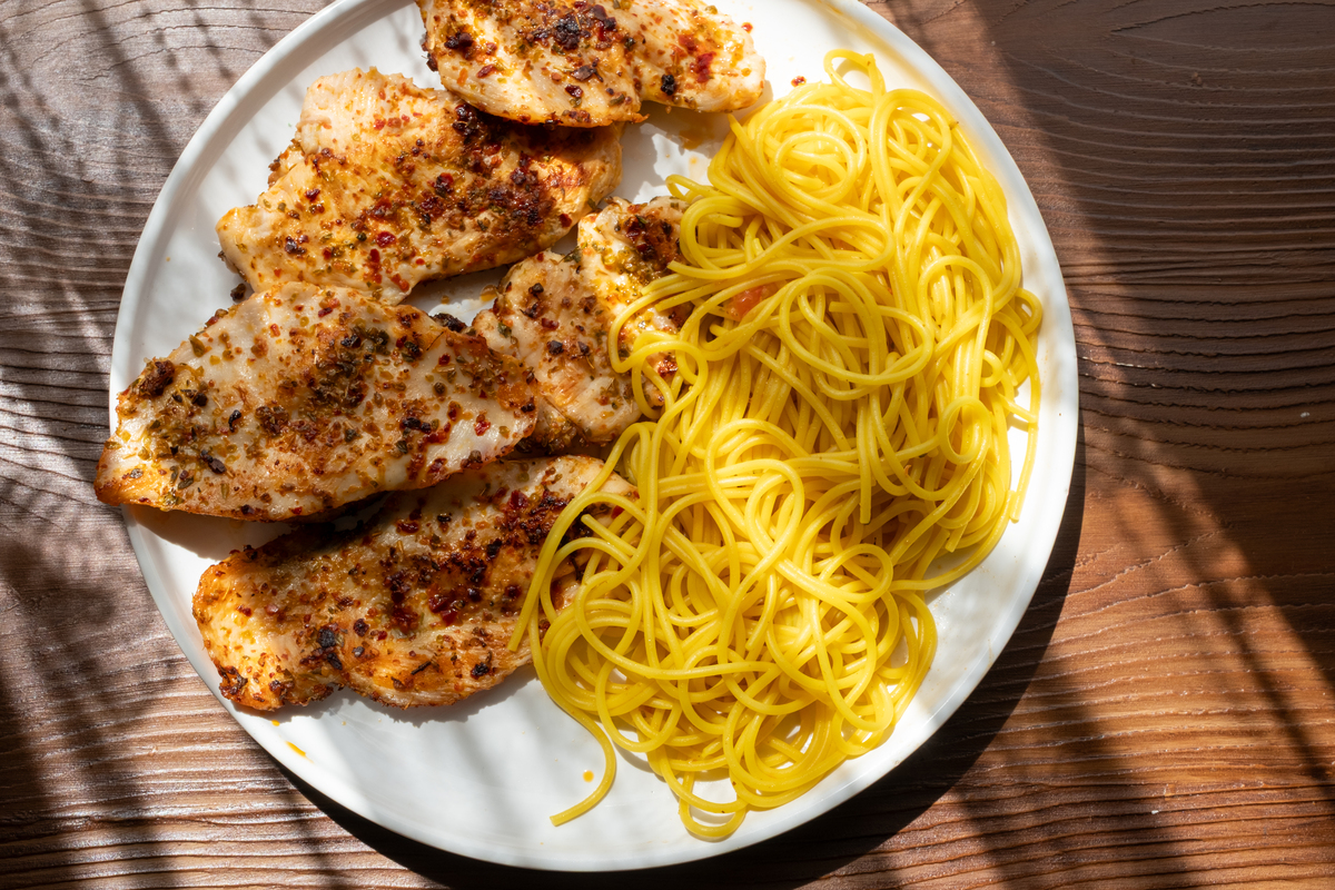 香煎鸡胸沙拉意面 粘豆包 50字好评