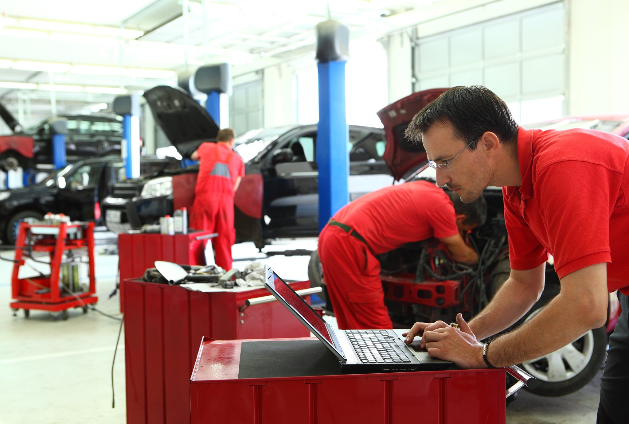 重庆汽修学校汽车维修工程教育专业就业方向 | 未来发展前景分析