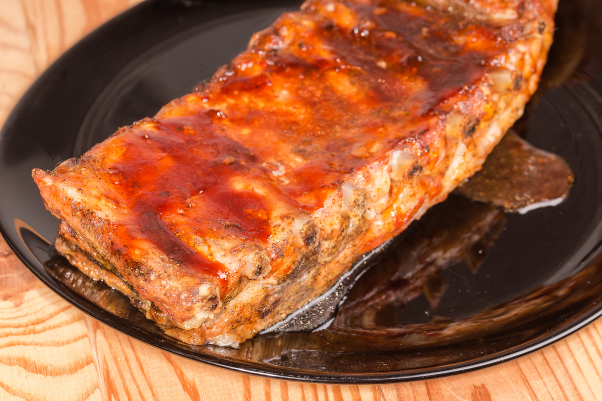 我们重点体现一品多用比如猪扒可以在家不想起早做饭半夜下班点不到外卖饿了稍微一加热几分钟就能吃上西餐一样的烤肉在比如梅肉块平常夏天热不想出去吃烧烤。在家轻松几分钟就能做出烧烤不会做的俩人轻松一串就可以平常不想吃烧烤了还能炖菜做烤肉都可以等这种 每条视频50秒左右的抖音短视频广告文案