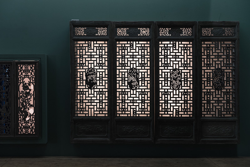 中式装修的窗帘与窗花增添房间的雅致风情1200字左右