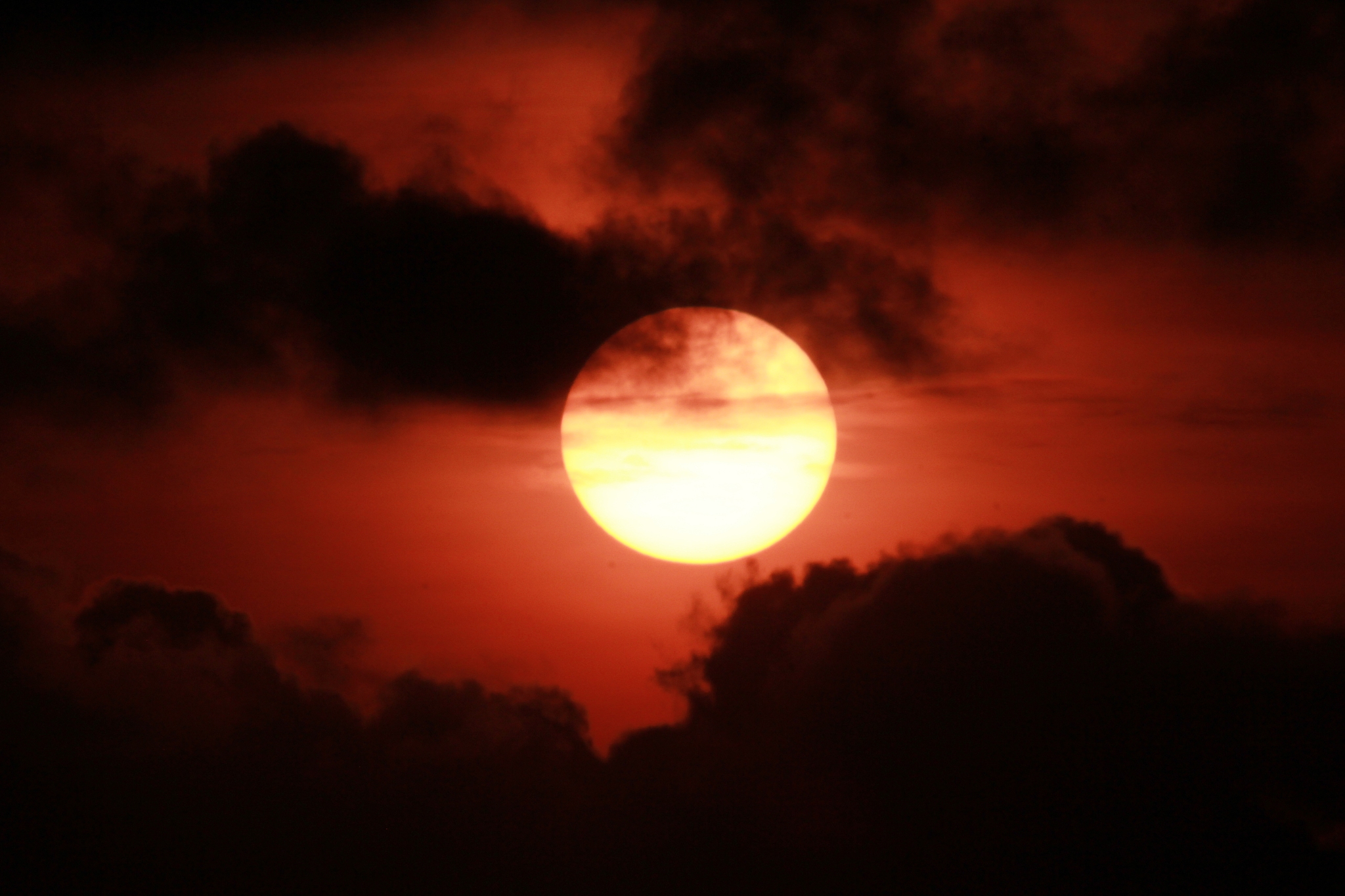 明月夕阳对仗诗句，夜空明与天际晚