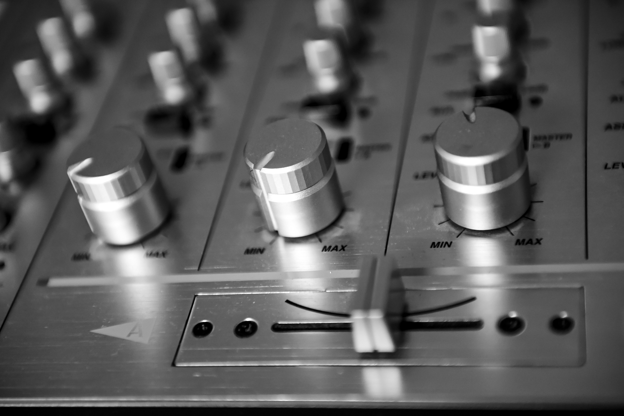 喇叭和耳机内阻：常见值及影响