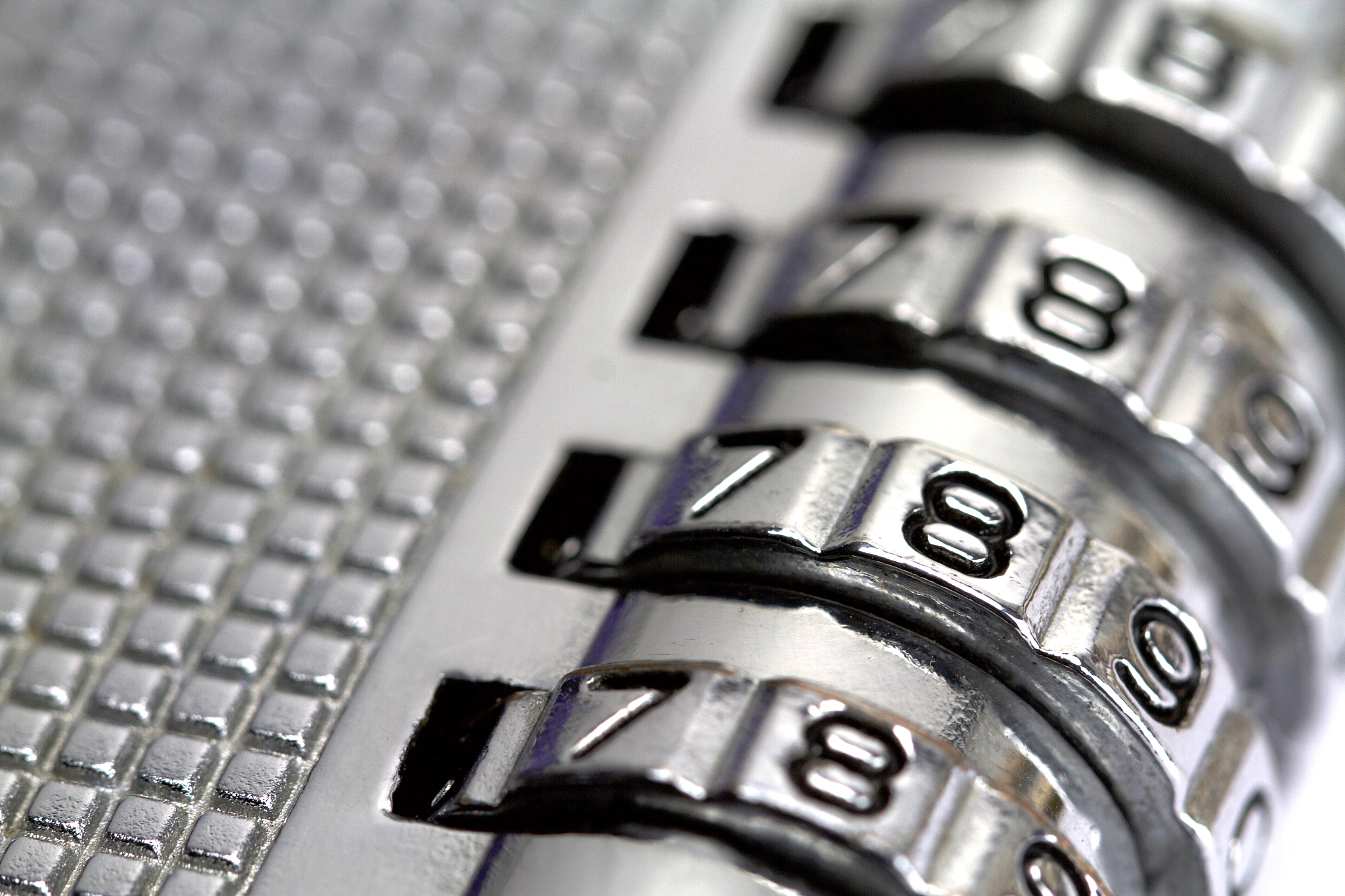 行李箱密码设置指南：轻松更改密码，保护您的物品