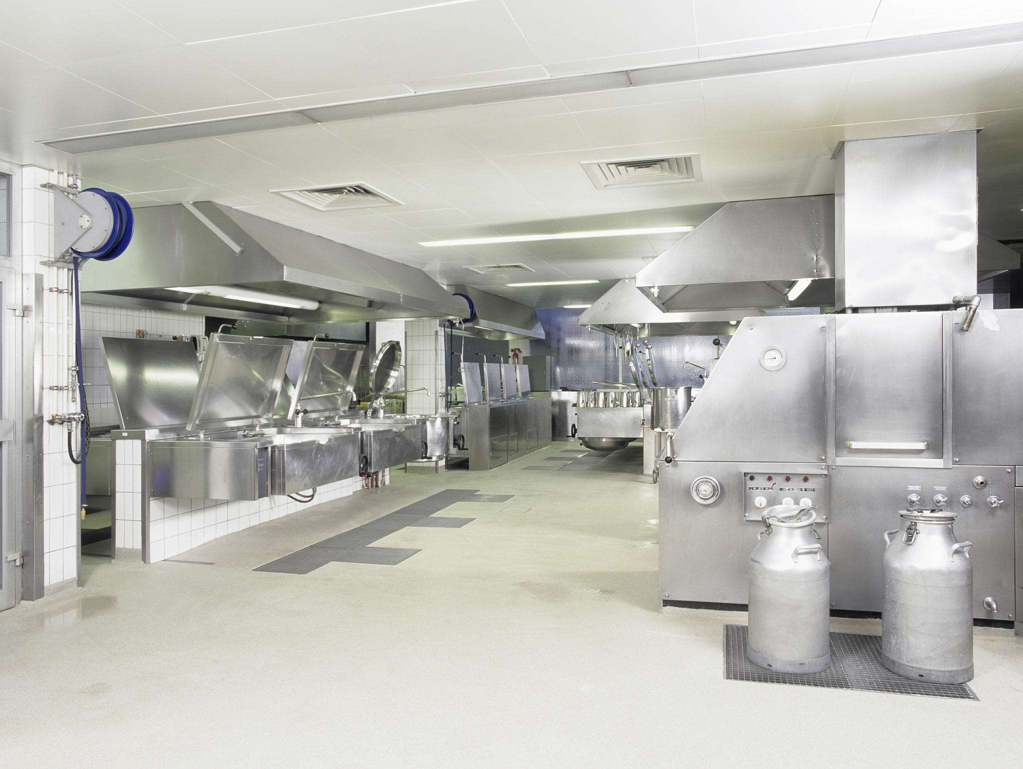 Aseptic Eye Drop Production: Procedure and Cleanroom Clothing Importance