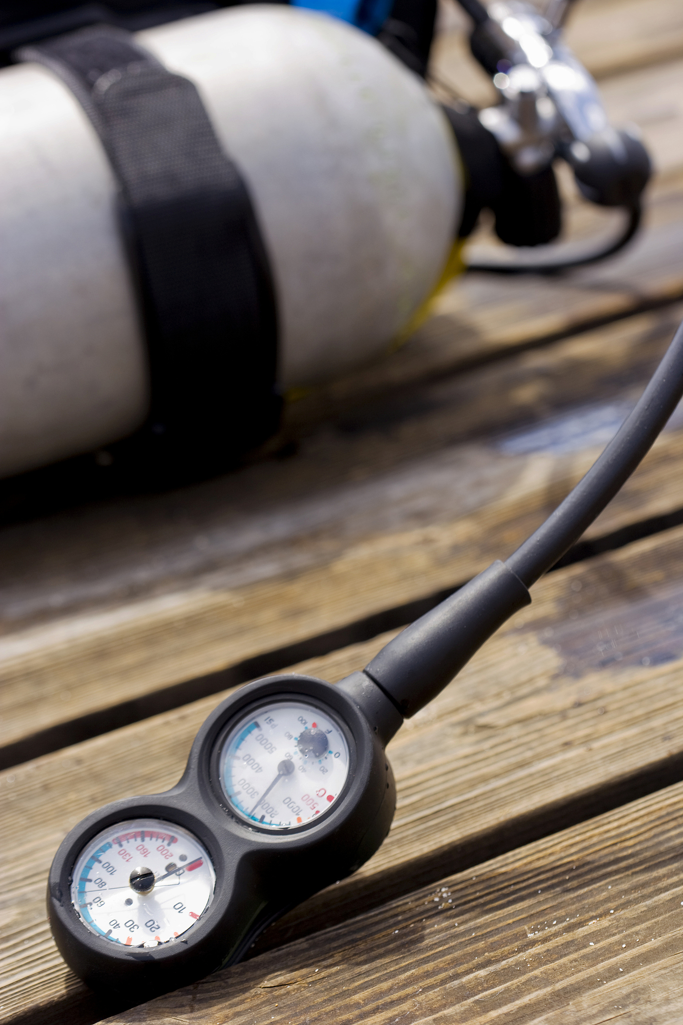 一个标准大气压相当于水下多少米？ - 深入解析