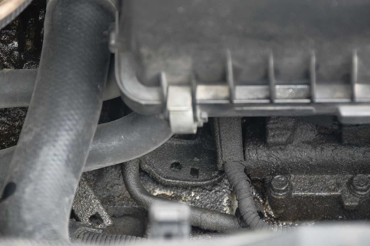 15年新款长安奔奔迷你自动档高温后换缸垫换后防冻液壶里渗透机油怎么办