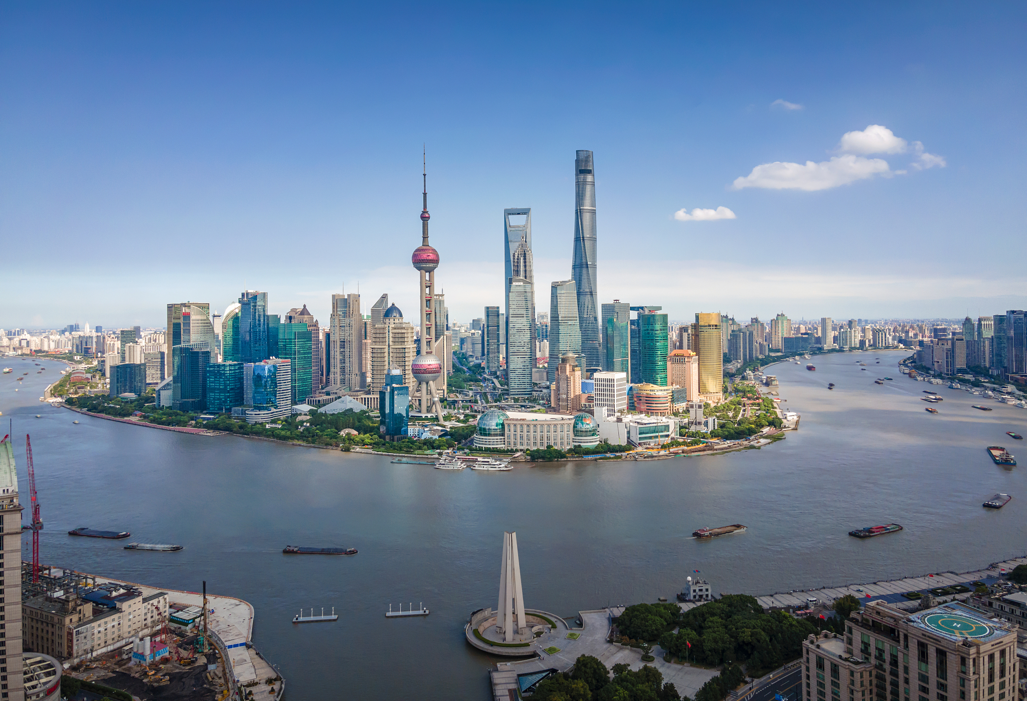 白昼航拍上海陆家嘴都市风光城市天际线摩天大楼建筑经济金融区