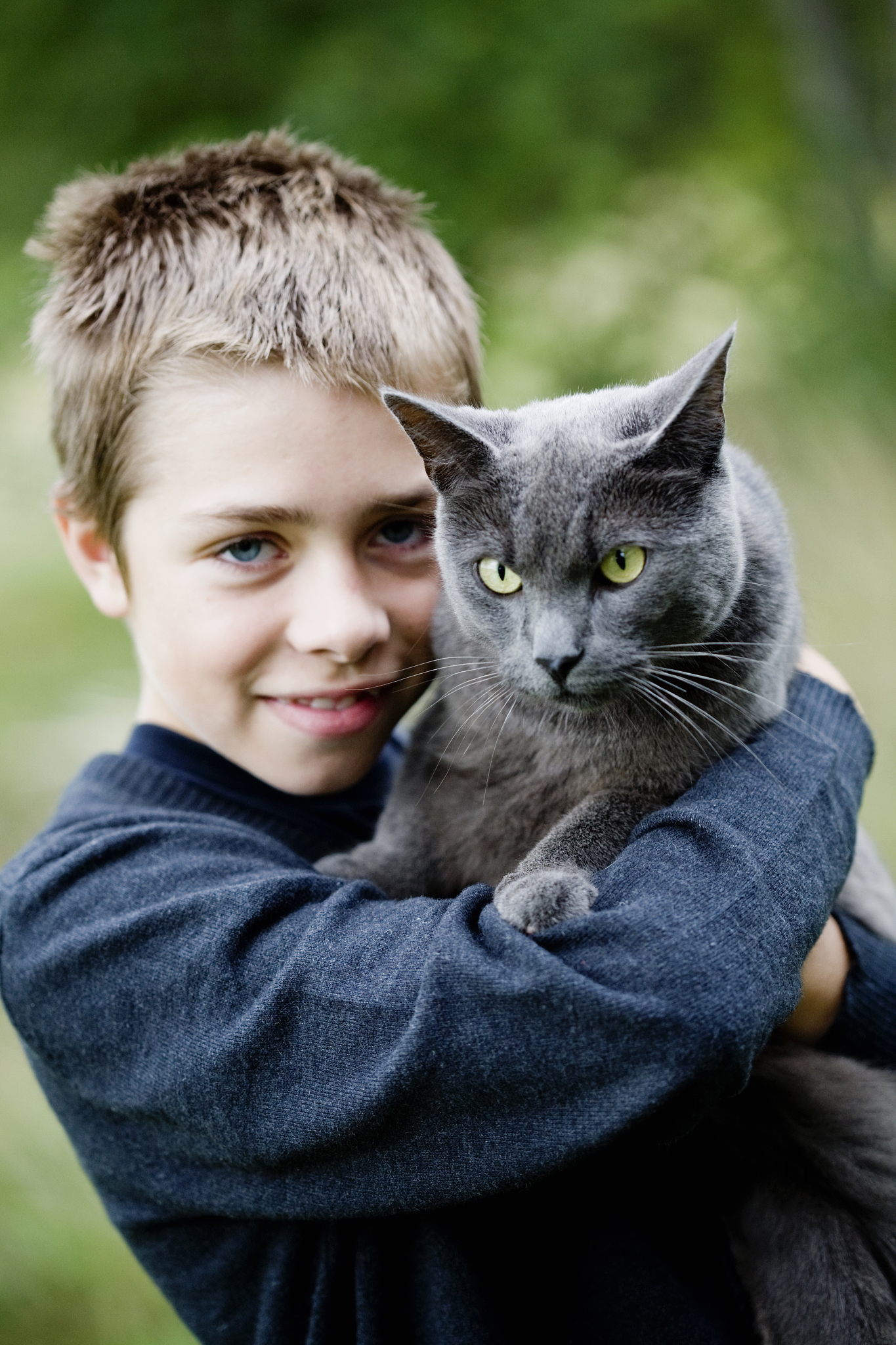 法国小男孩皮埃尔和他的猫Minou的故事 - 一个感人的友谊