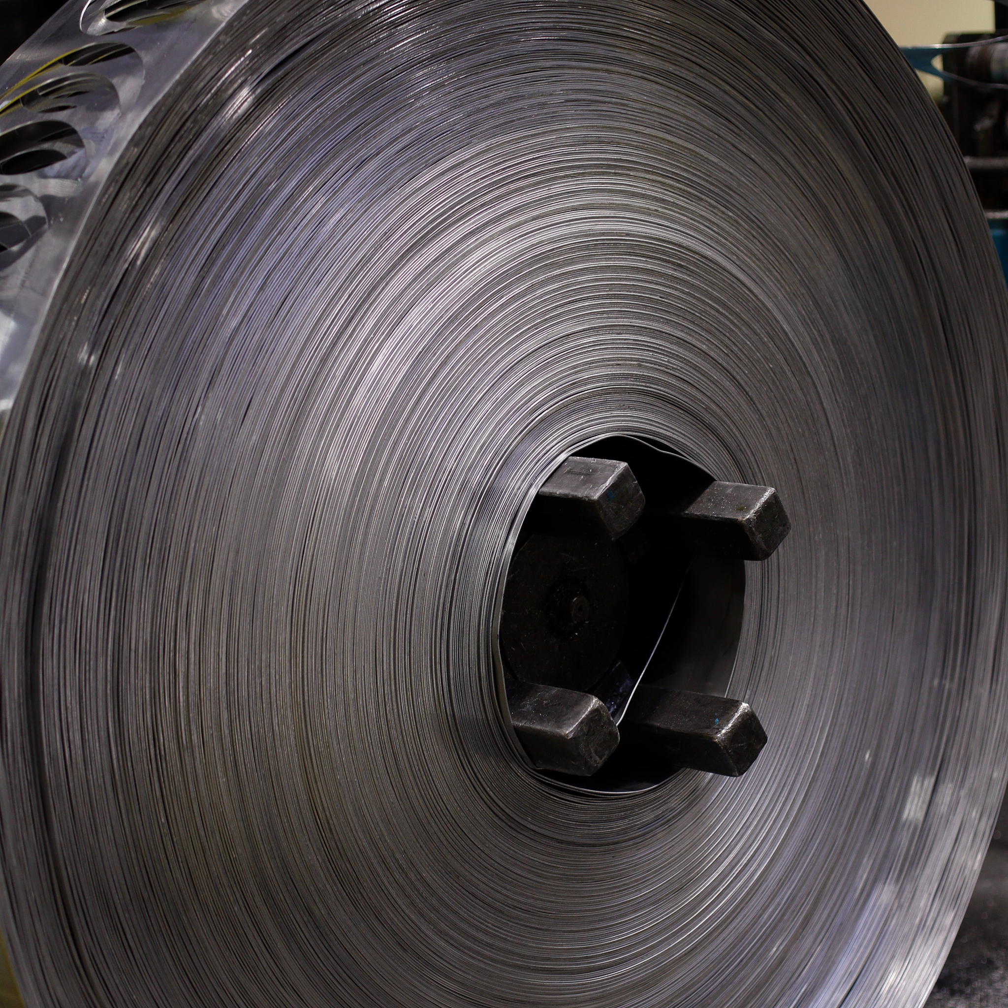 使用过去式。According to the report the replaced steel plate area and thickness in the damaged area were 80063013mm We also learned about the repair situation on-site and collected the certificates of