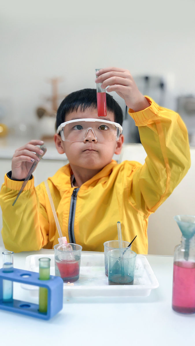 有哪些小实验可以自己在家里做?