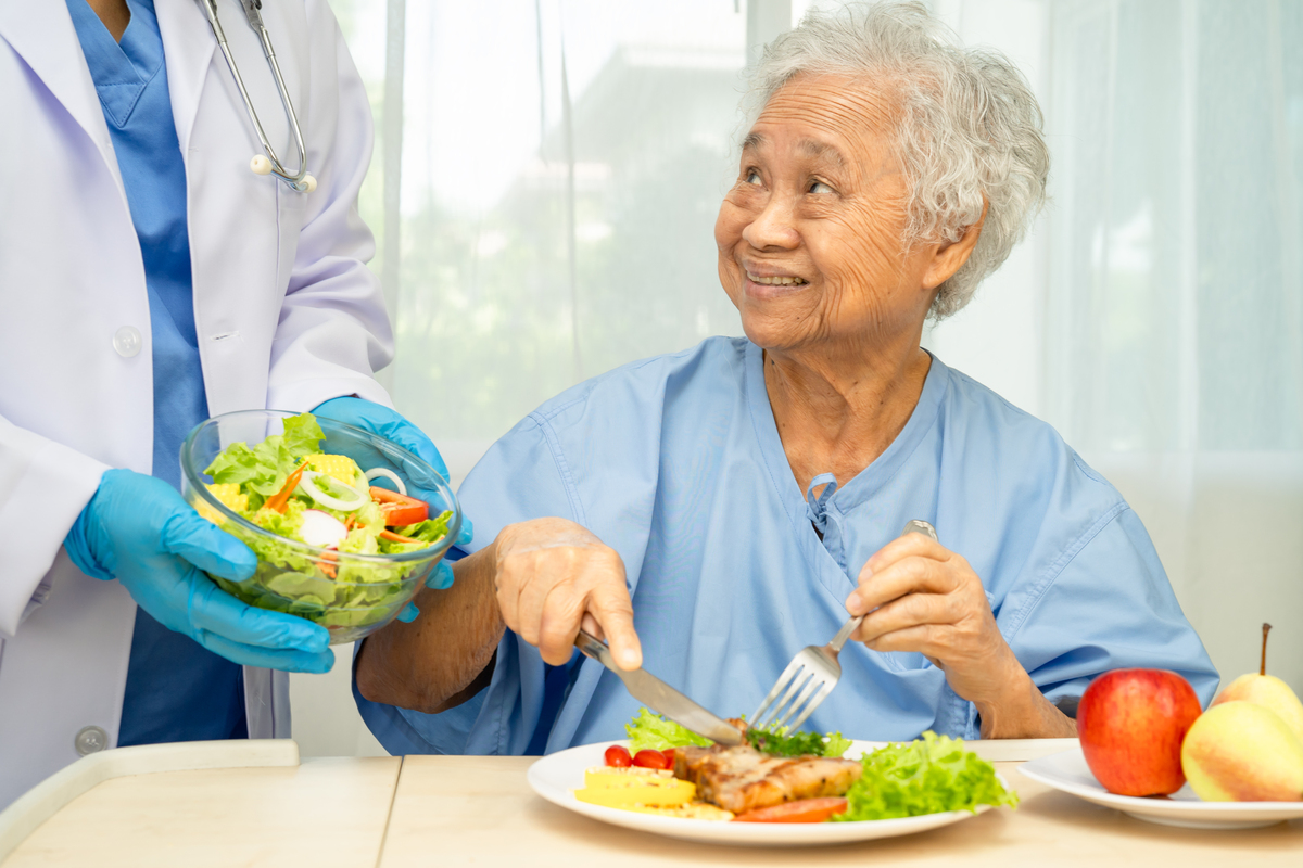 老人呢这8种食物一定要少吃尤其是爱健康的老人这些食物呢一定要少吃了您把红心和加号点亮我这就分享给你。这个文案修改百分之三十但保持意思不变要求口语化要符合抖音短视频规则