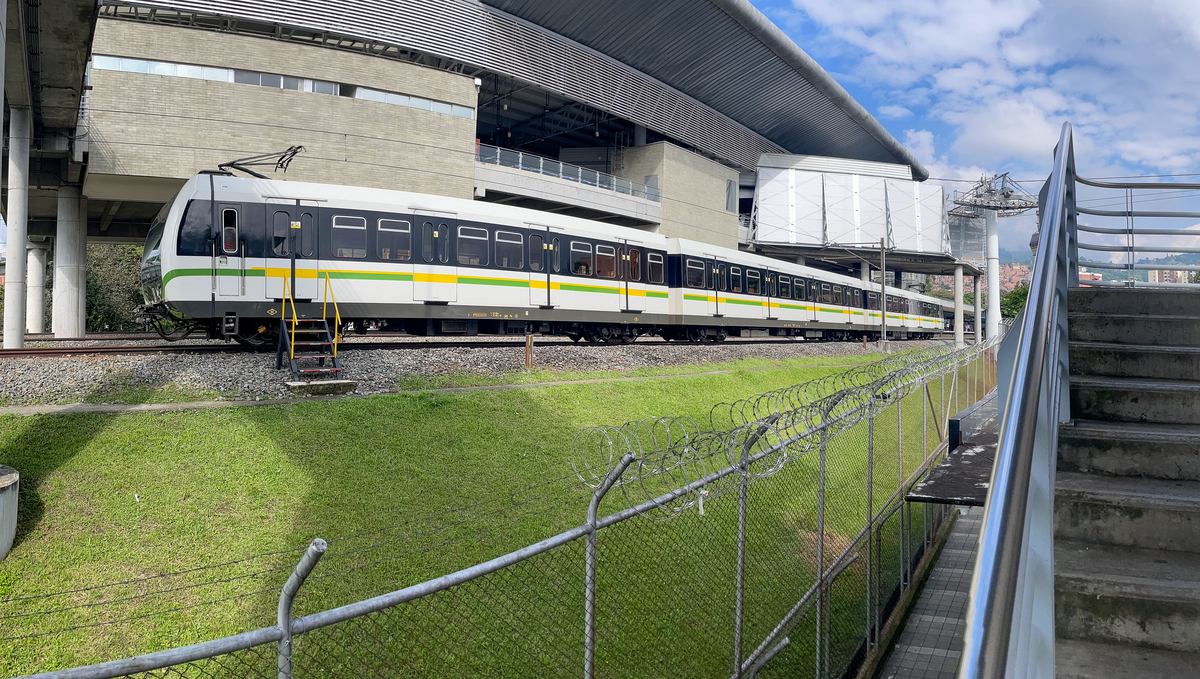 Siapa yang Membuat Kereta Shinkansen? Sejarah dan Penjelasan