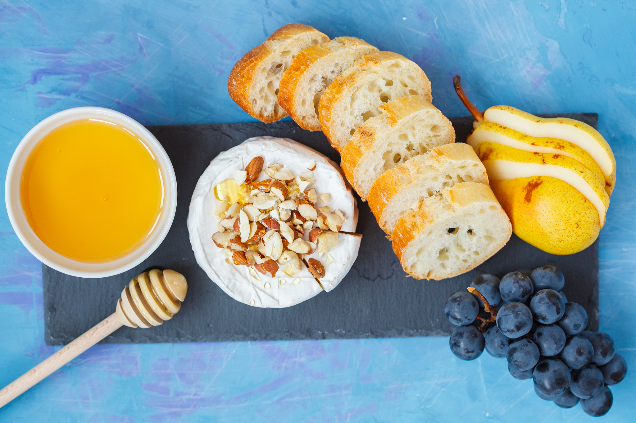 润色以下文字：Dressings are commonly used in recipes to improve the taste and are very popular in the world Putting a dressing on the bread will affect its quality ie makes it softer or wetter Previous works